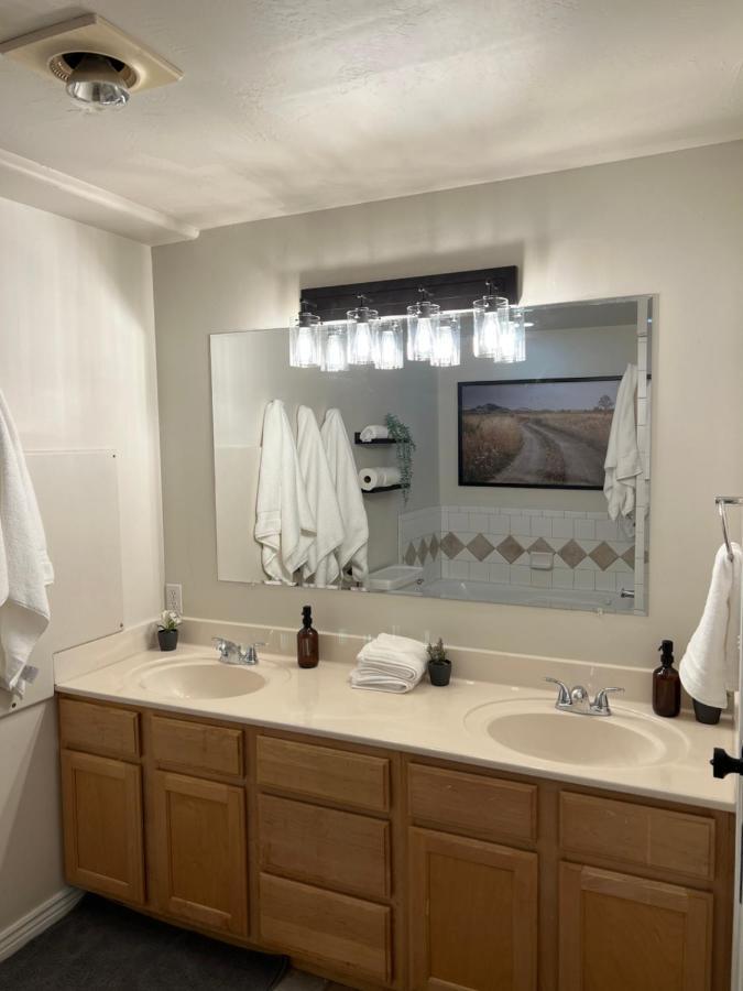 Above Ground Basement Apartment 2 Bedroom 1 B Retreat With Gorgeous View Draper Εξωτερικό φωτογραφία